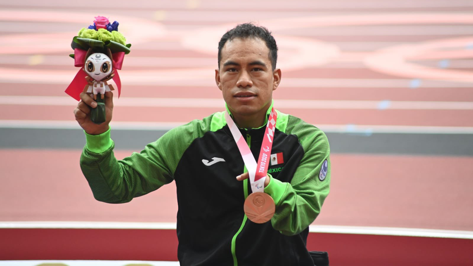 Leonardo de Jesús Pérez gana bronce en atletismo en los Paralímpicos de Tokio