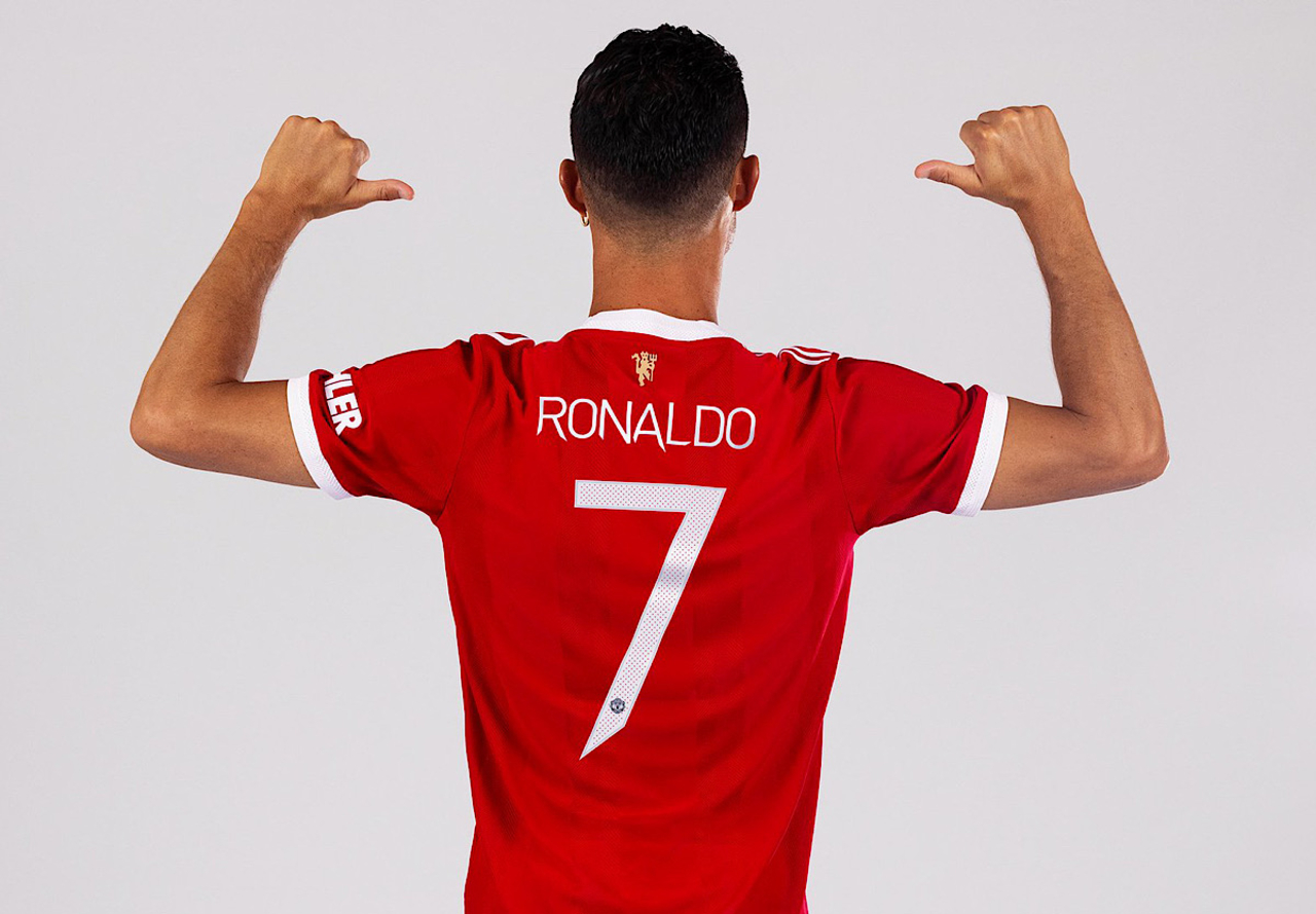 Cristiano Ronaldo arrebata el número 7 a Cavani en el Manchester United