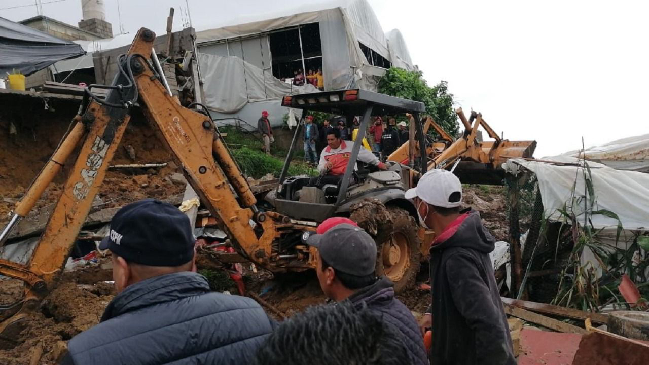 Deslave deja cuatro personas muertas en Villa Guerrero, Edomex