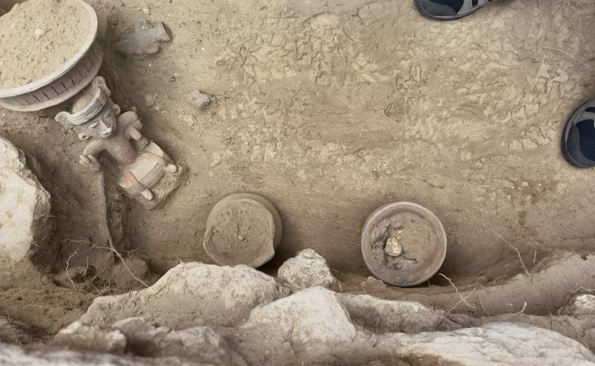 Arqueólogos descubren escalinata original y una ofrenda en la pirámide de Tlaxcala