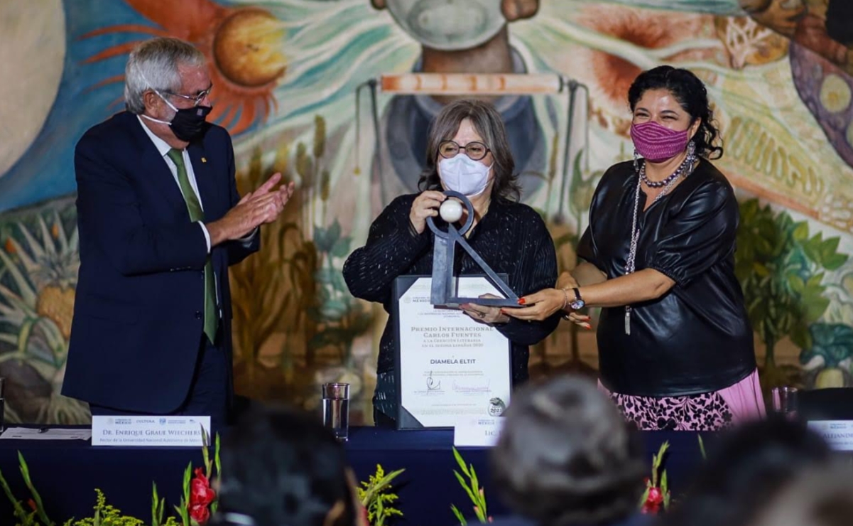 Diamela Eltit recibió el premio Carlos Fuentes a la Creación Literaria 2020