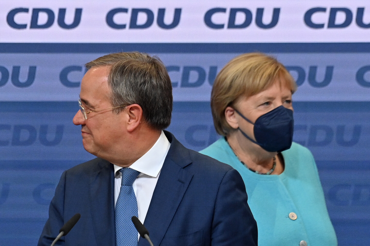 El partido de Merkel se perfila a perder ante los socialdemócratas