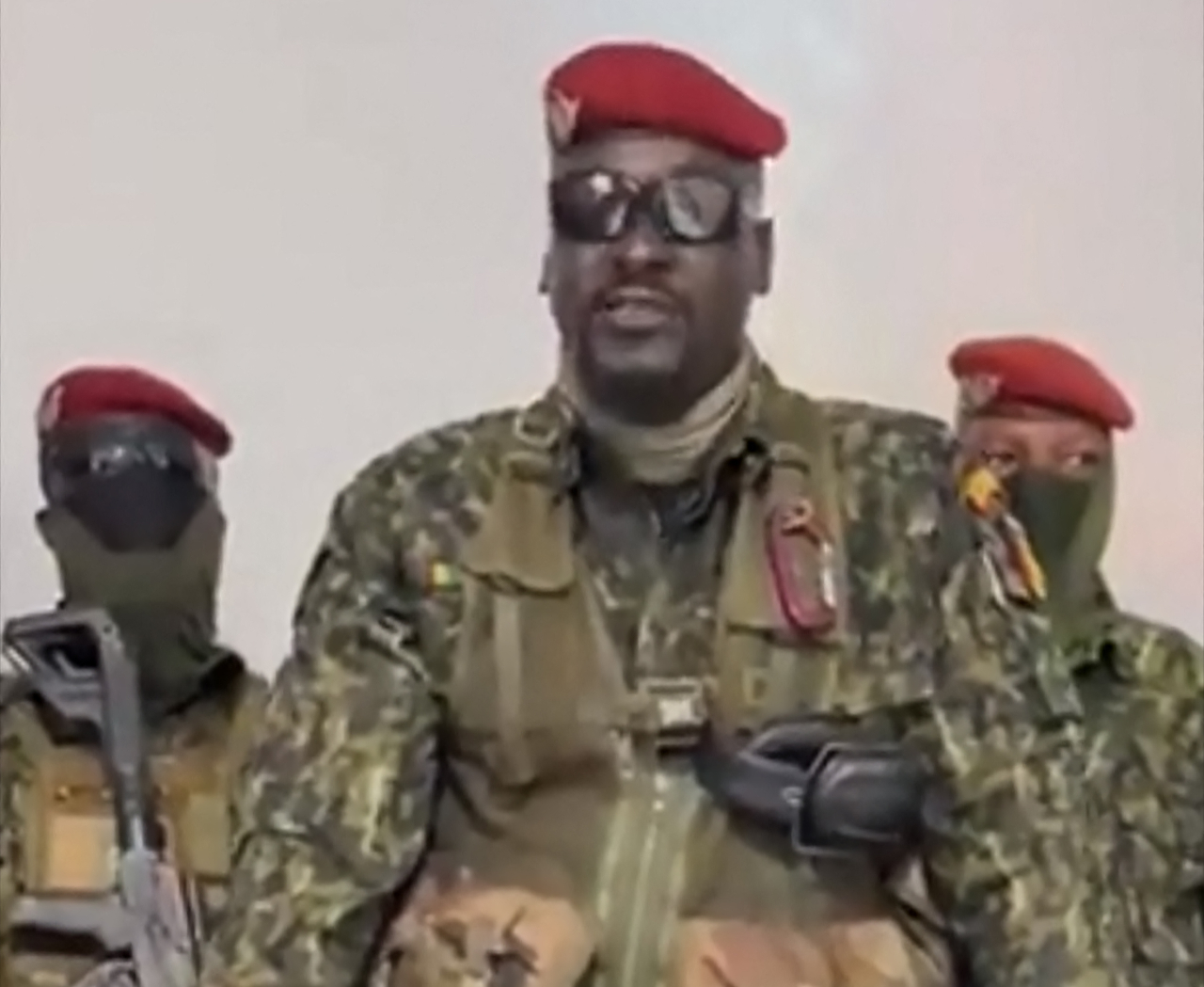 Militares golpistas afirman que detuvieron al presidente de Guinea