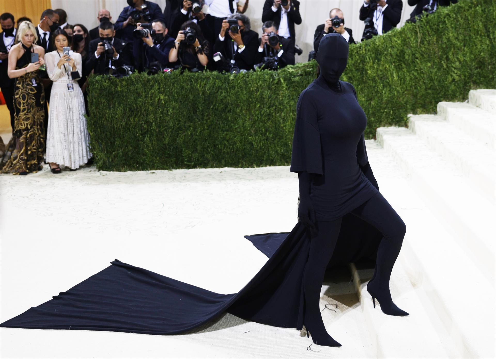 Lo que sabemos de Kim Kardashian y su atuendo en la gala del Met 2021