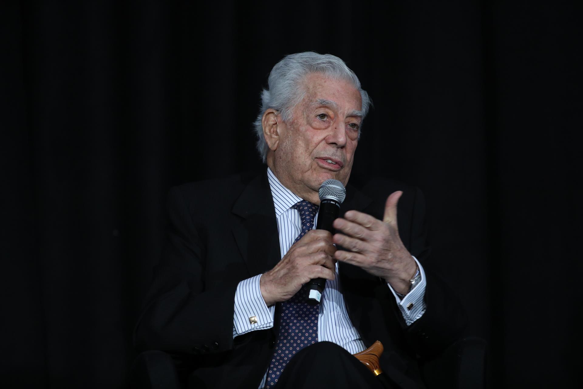 Mario Vargas Llosa es elegido miembro de la Academia Francesa