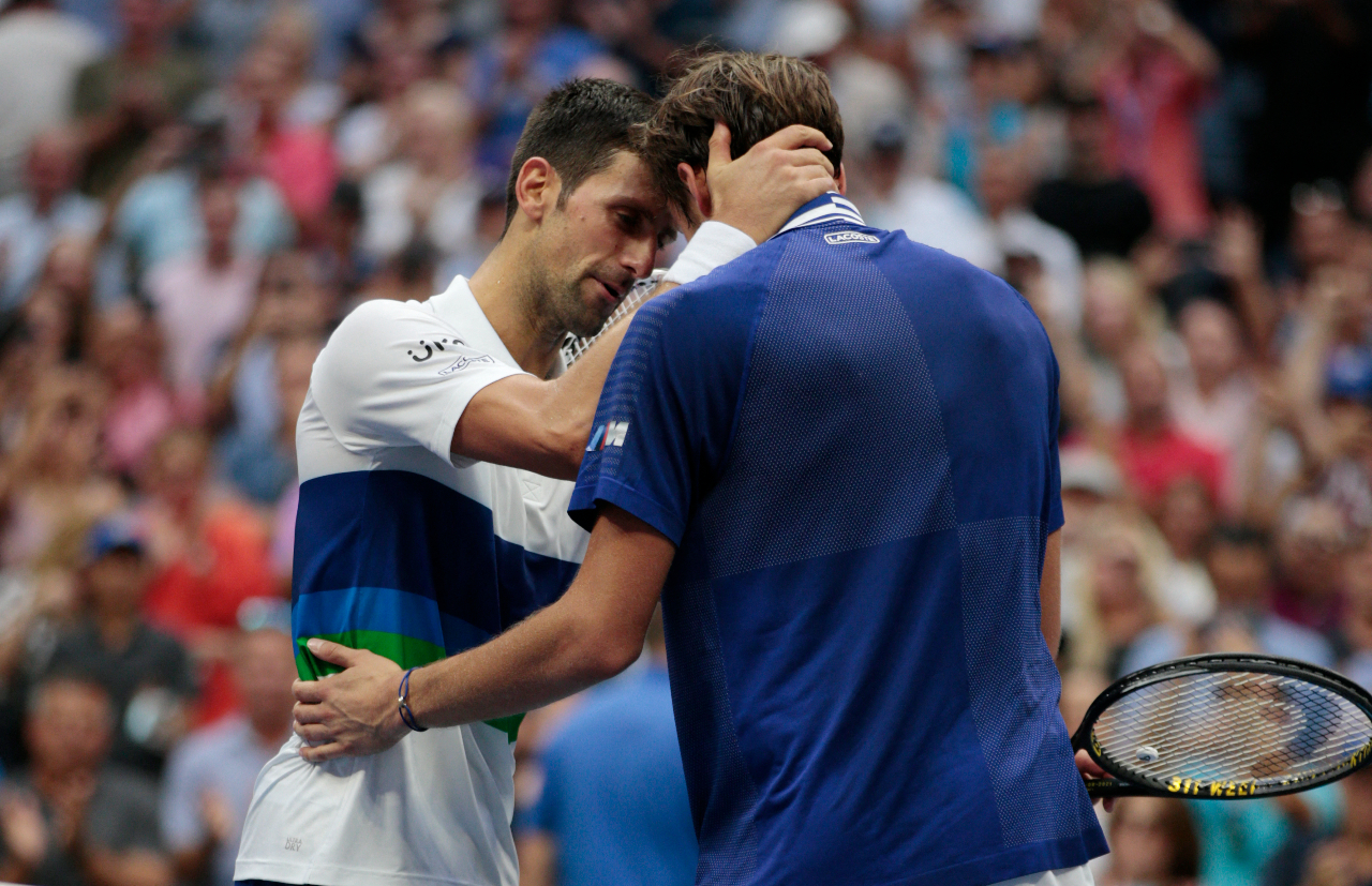 Medvedev derrota a Djokovic y le impide llegar a la cumbre del tenis