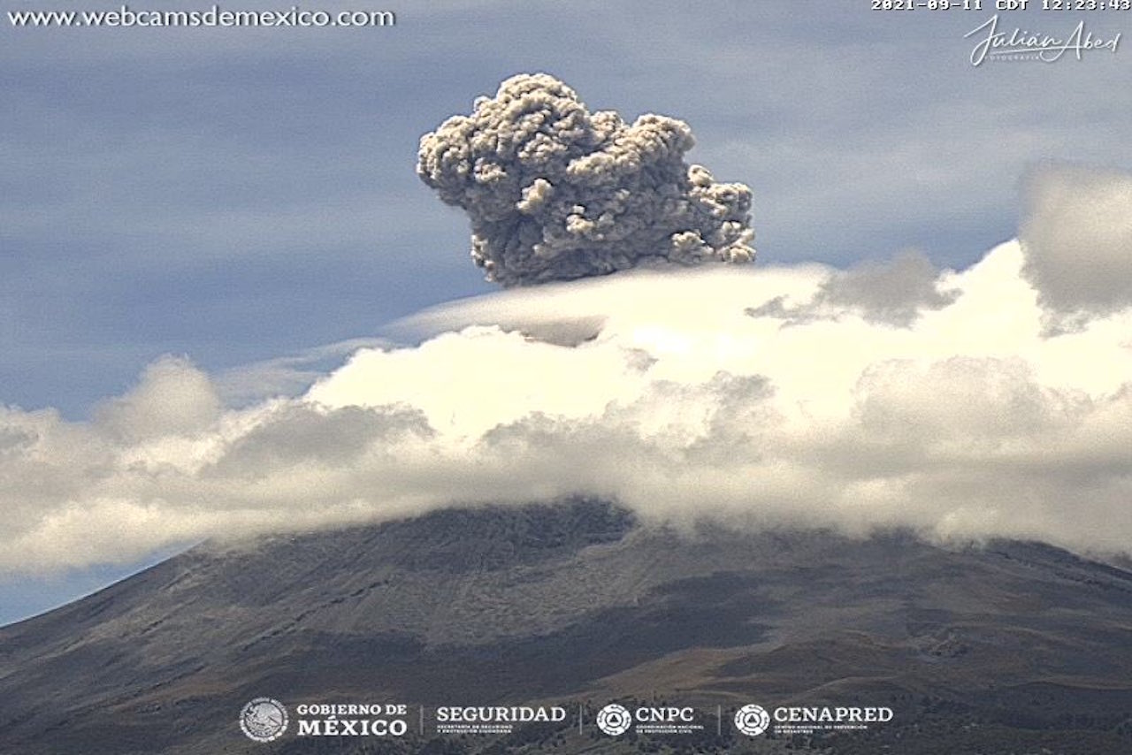 El Popocatépetl registra explosión y 128 exhalaciones en 24; semáforo sigue en amarillo