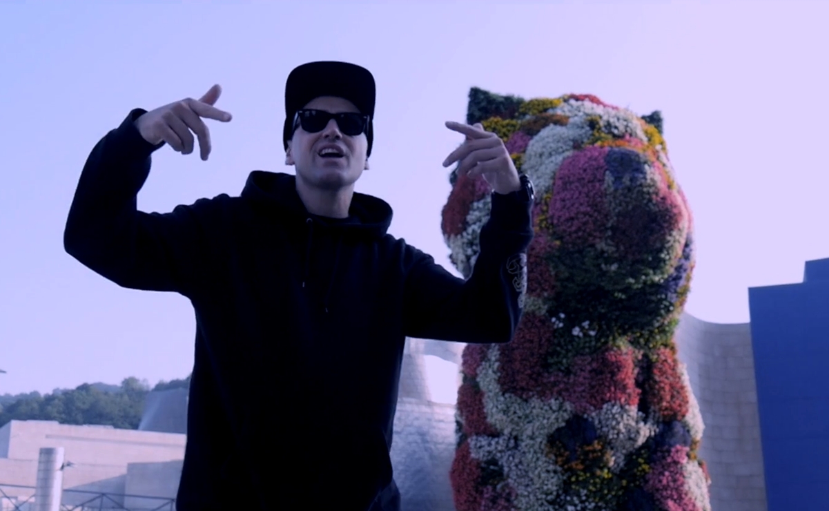El Guggenheim restaura al perrito de Jeff Koons al ritmo de rap