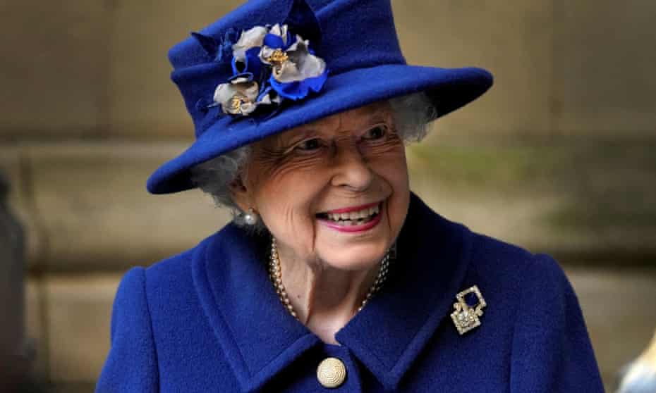 ‘Eres tan mayor como te sientes’: La reina Isabel II rechaza el premio Oldie of the Year