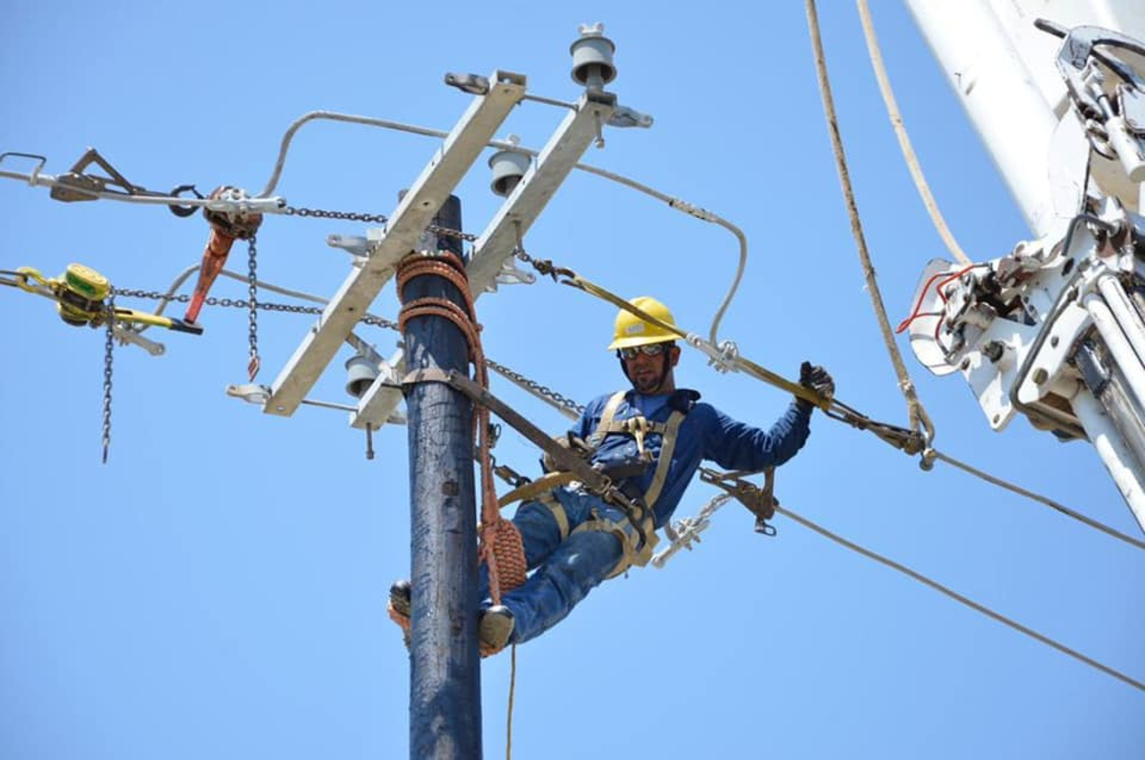 Los ultimátums de AMLO por la reforma eléctrica encienden al PRI y a empresarios