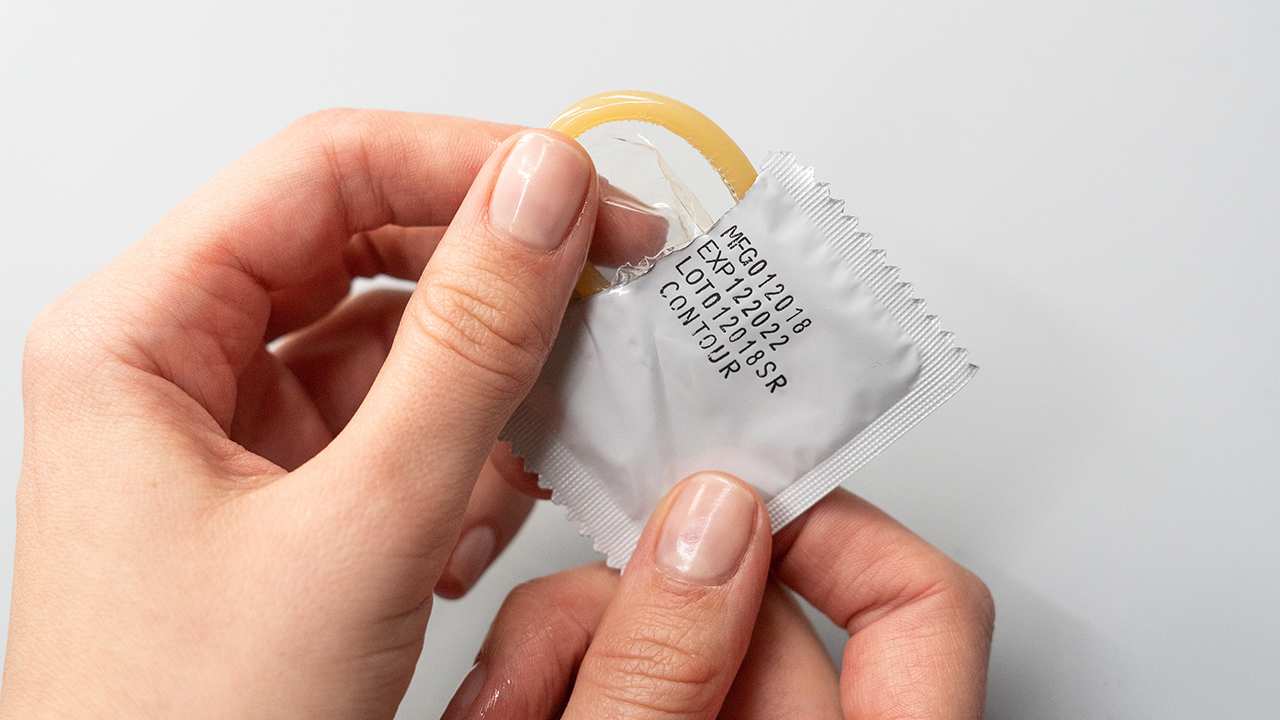 California declara ilegal quitarse el preservativo sin consentimiento