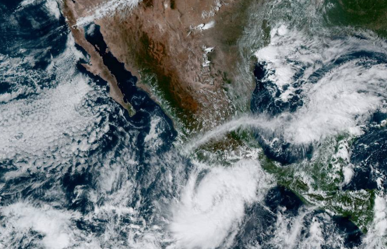 El huracán “Rick” no cede: dejará lluvias en la mitad del país