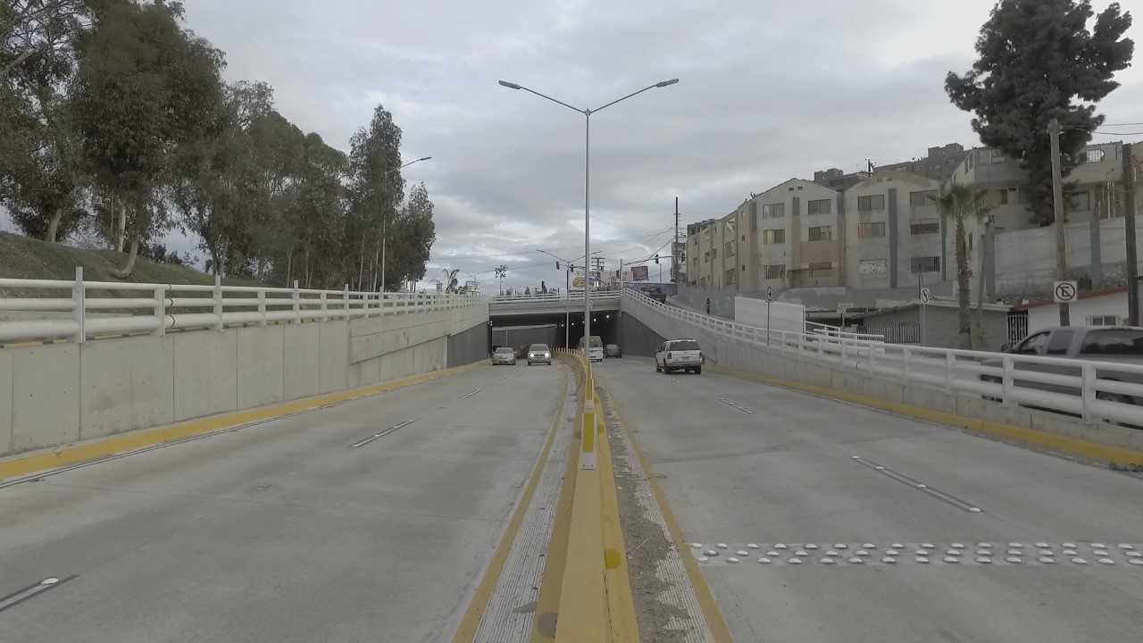 Habrá segundo piso del aeropuerto de Tijuana al cañón del Matadero, anuncia AMLO