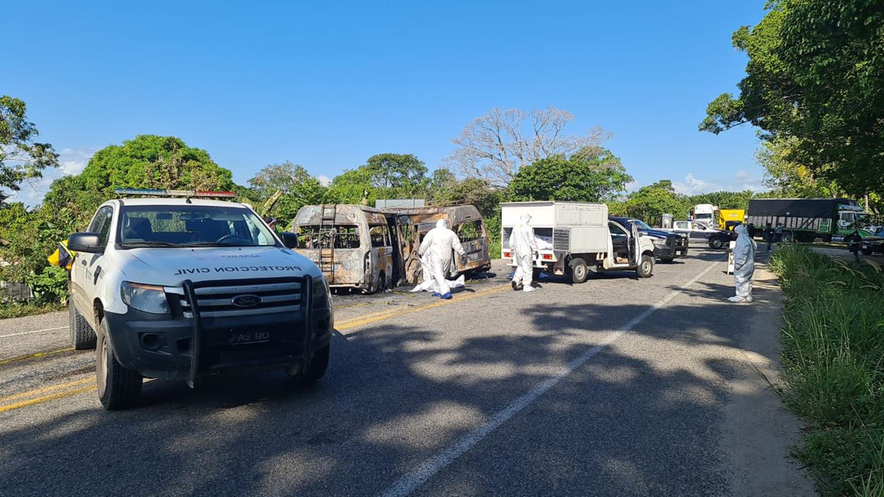Choque entre dos vehículos deja 12 muertos en carretera de Chiapas