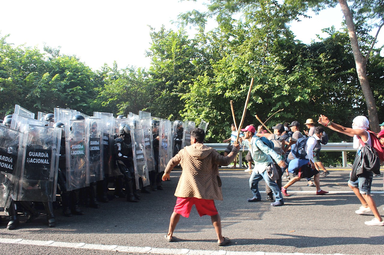Migrantes se enfrentan con la Guardia Nacional en Chiapas