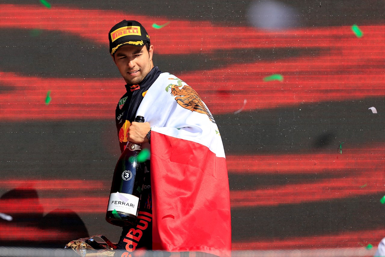 ¡Orgullo! ‘Checo’ Pérez logra podio y hace historia en el Gran Premio de México