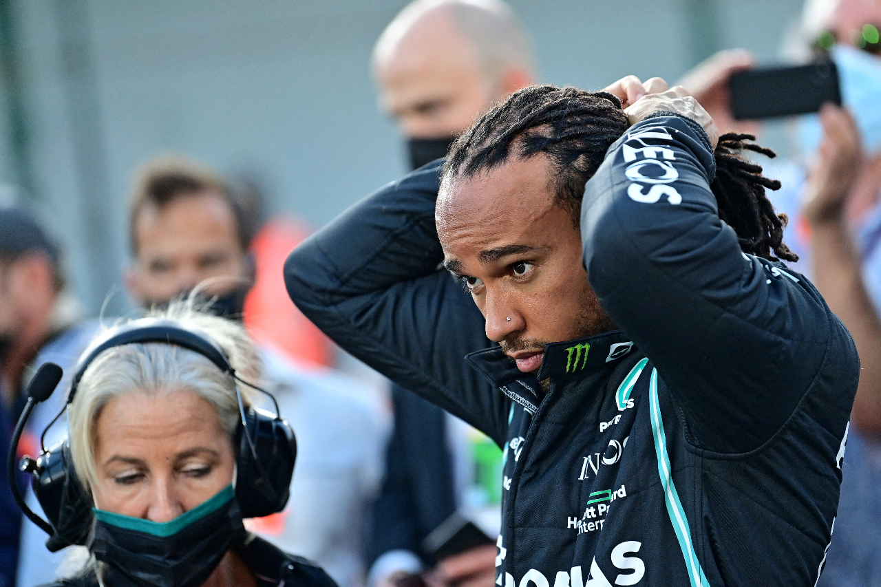 Hamilton se lleva el Gran Premio de Qatar; ‘Checo’ Pérez llega en cuarto