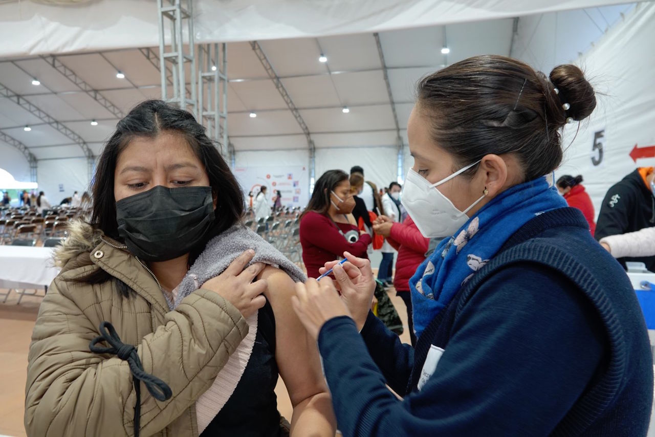 ¿Vives en Puebla? Gobierno prohibirá a no vacunados entrar a sitios públicos