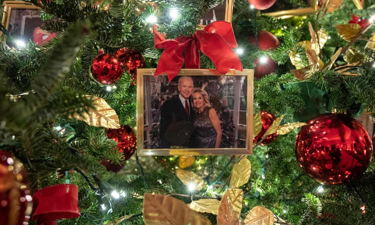 Jill Biden corta los árboles de sangre de Melania Trump para una decoración navideña más moderada