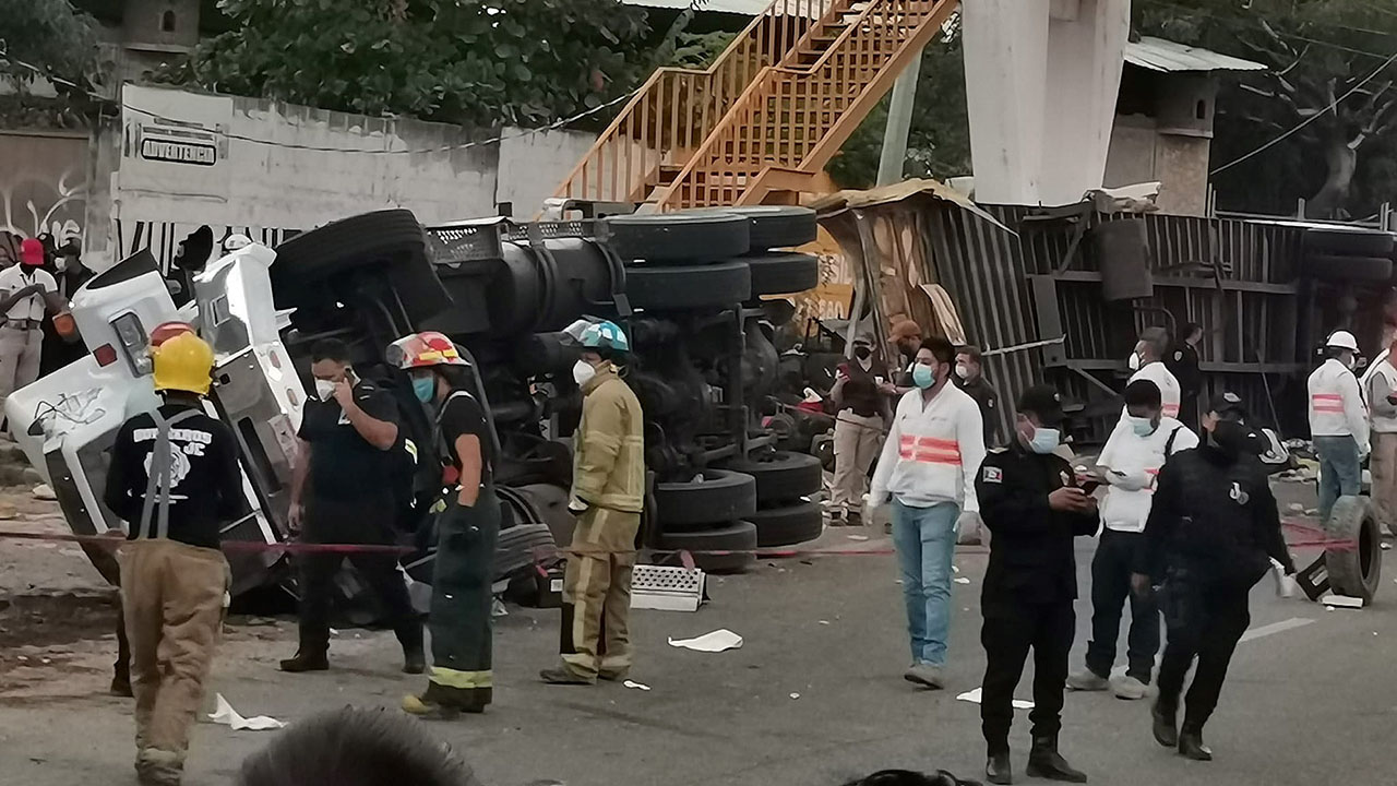 El camión que volcó con 150 migrantes en Chiapas no fue revisado en caseta
