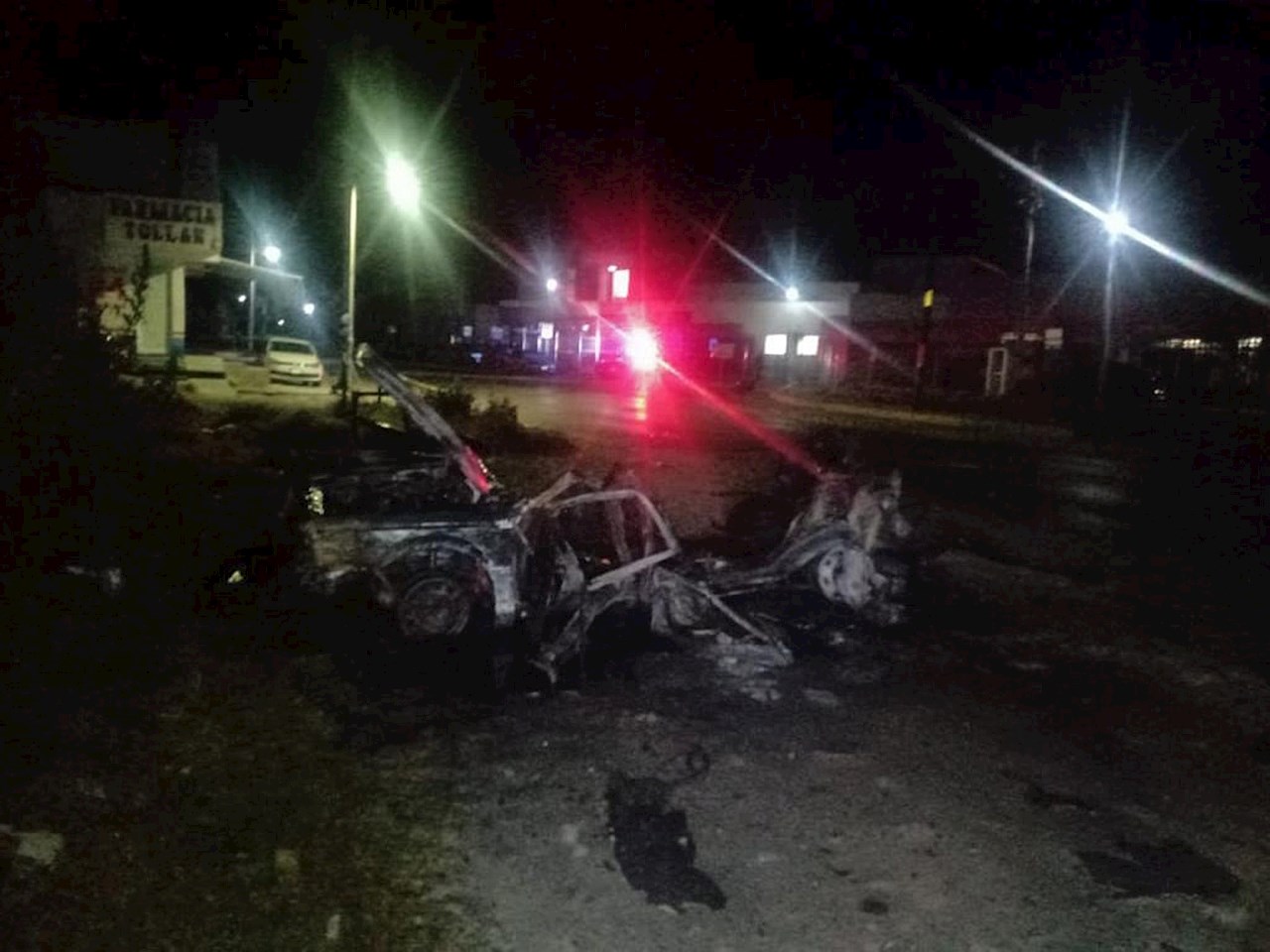 Comando libera a reos del Cereso de Tula, Hidalgo, tras explotar carros bomba