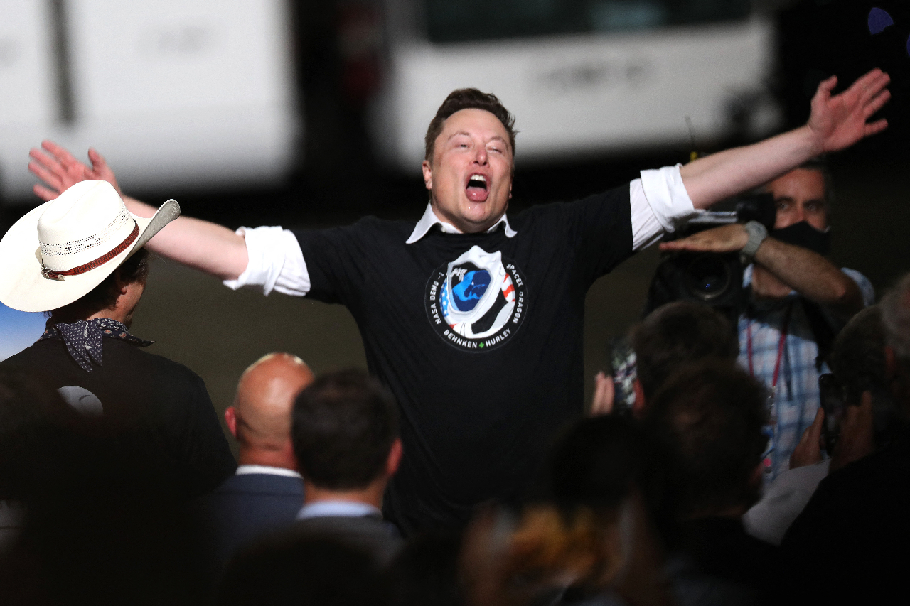 Otra derrota para Jeff Bezzos: Elon Musk es la persona del año de <em>Time</em>