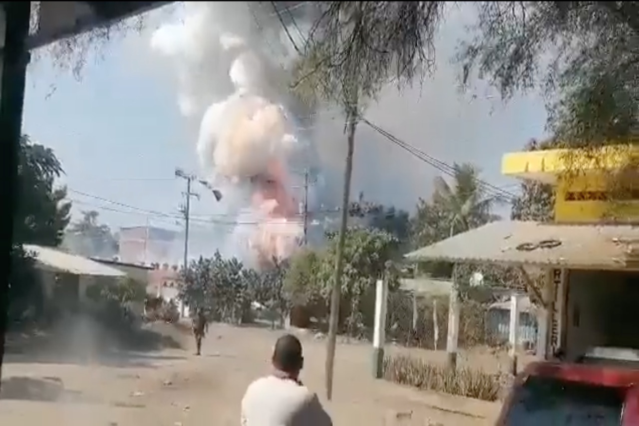 Bodega de pirotecnia explota en Apatzingán, Michoacán