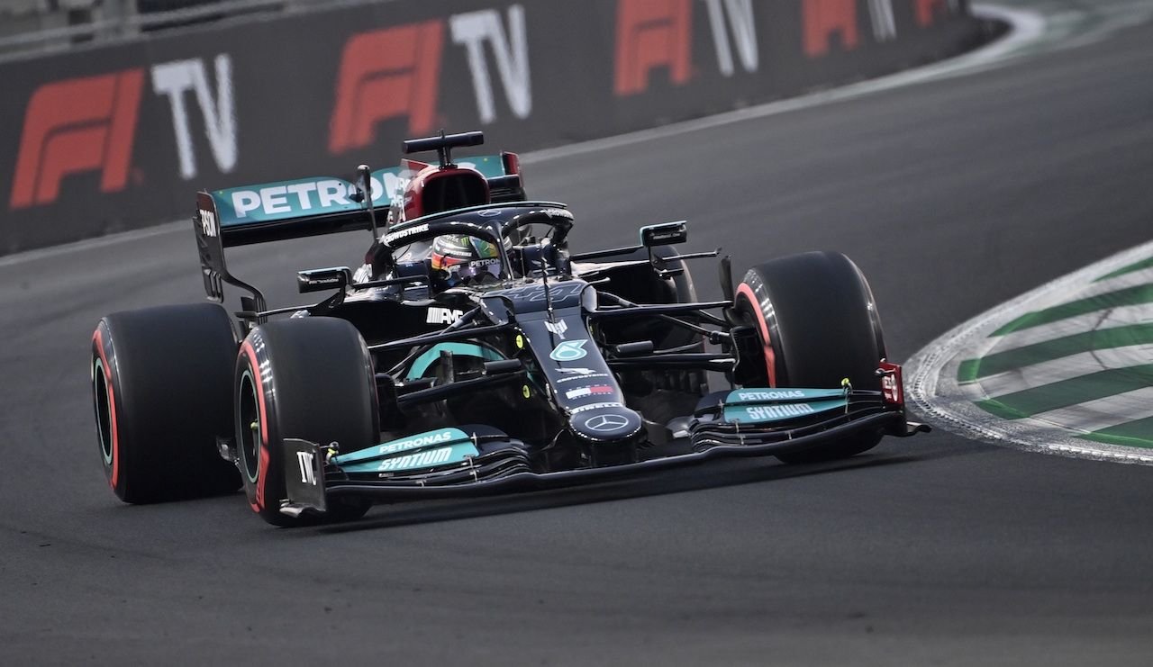 Hamilton se lleva la ‘pole’ del Gran Premio de Arabia Saudita