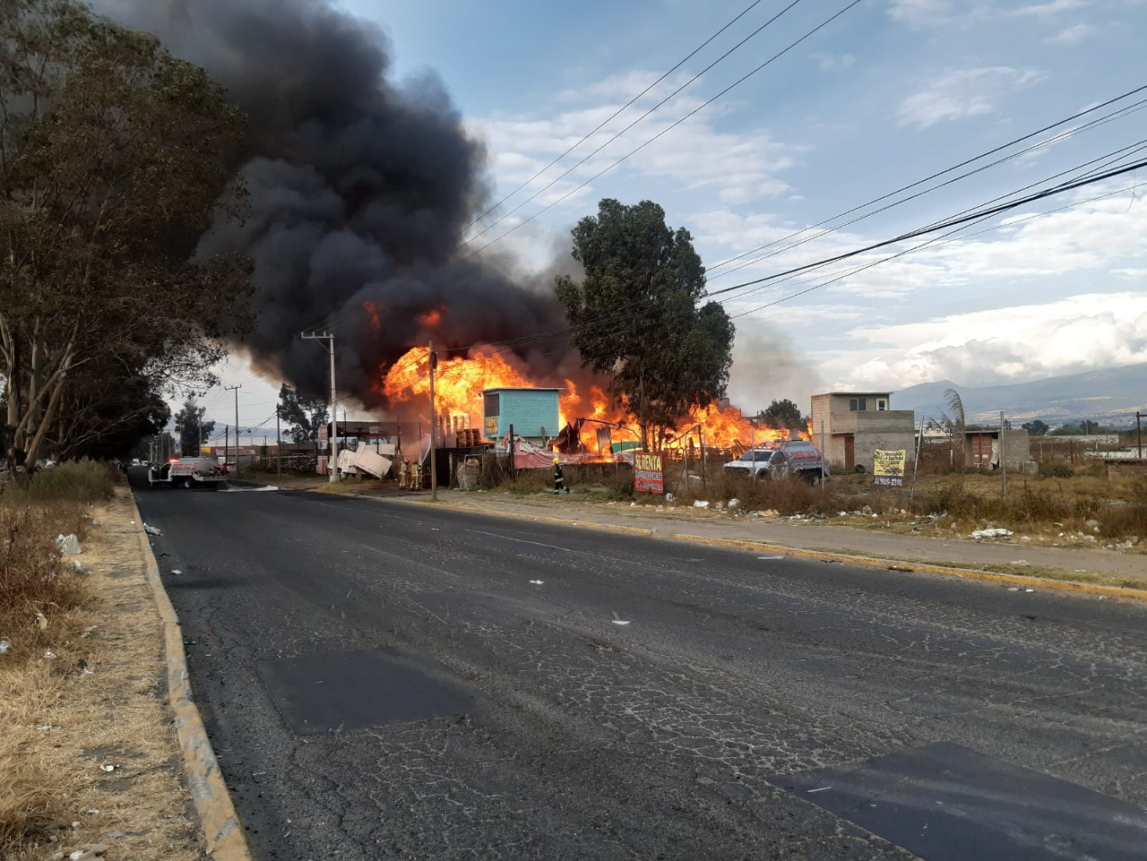 Incendio en Chalco complica el tráfico en la México-Cuautla