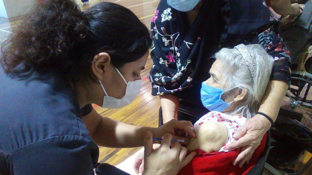 Refuerzo de vacuna en Nuevo León: Toca a 18 municipios, Monterrey incluido