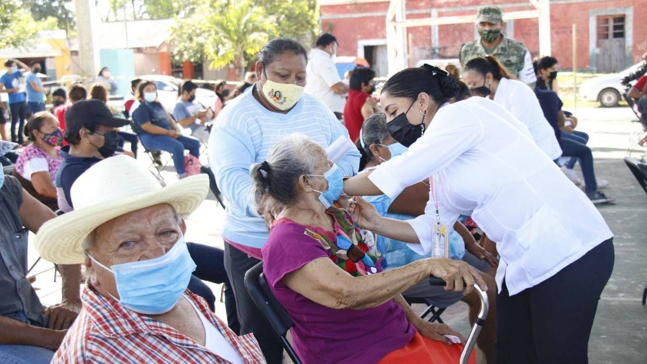 Mérida aplica el refuerzo la vacuna Covid-19 en estas fechas y sedes