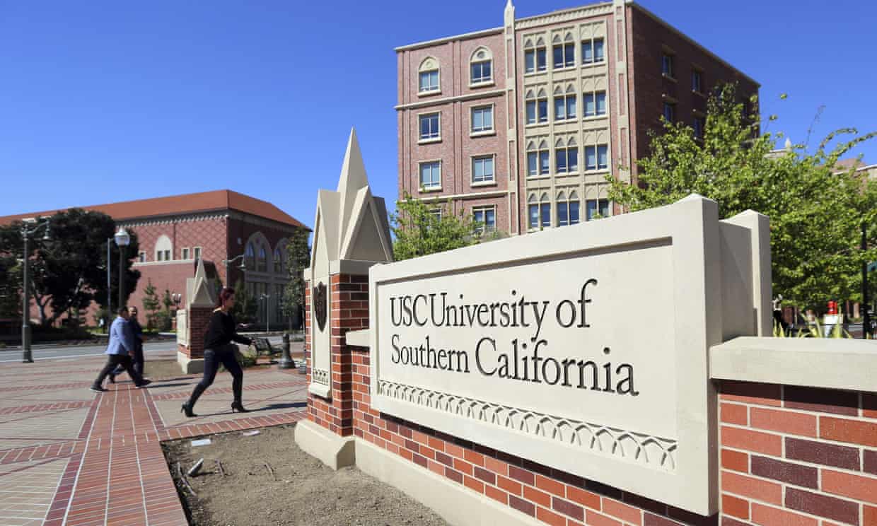 Con guardias en la puerta, la Universidad del Sur de California reanuda las fiestas de las fraternidades tras las denuncias de abusos