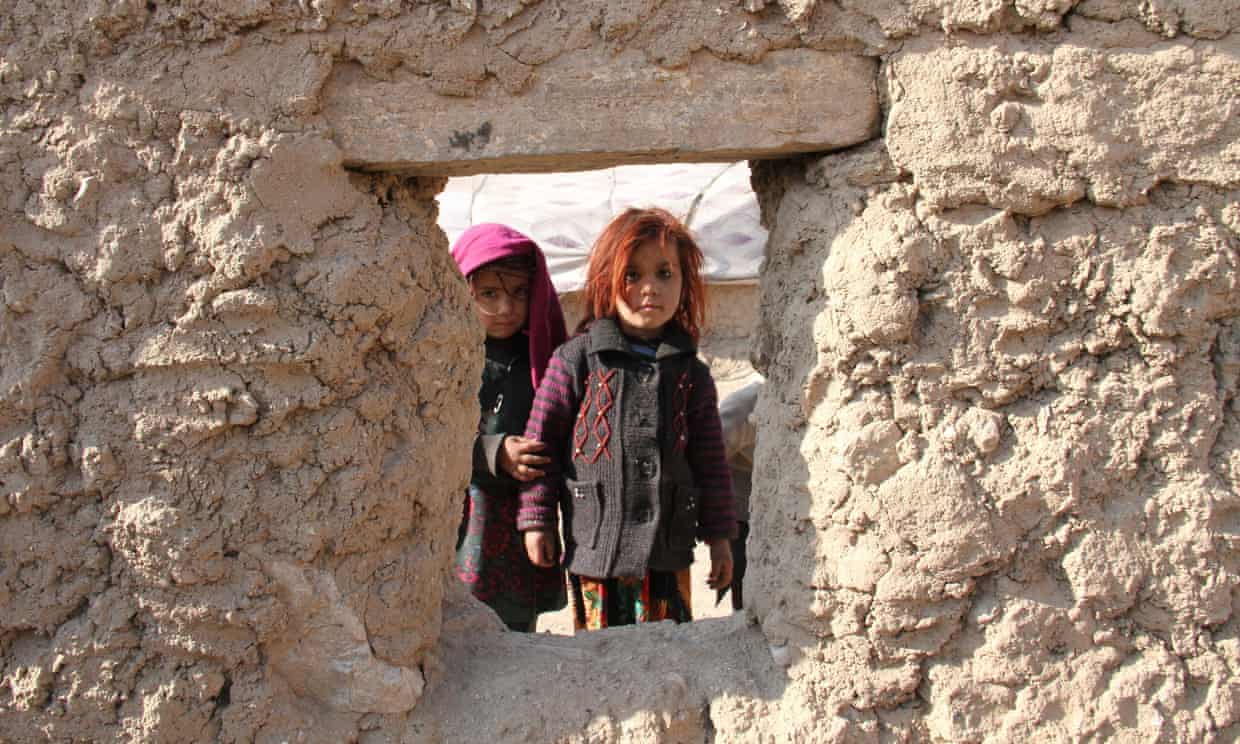 ‘Ya vendí a mis hijas; ahora, mi riñón’: el invierno en los barrios pobres de Afganistán