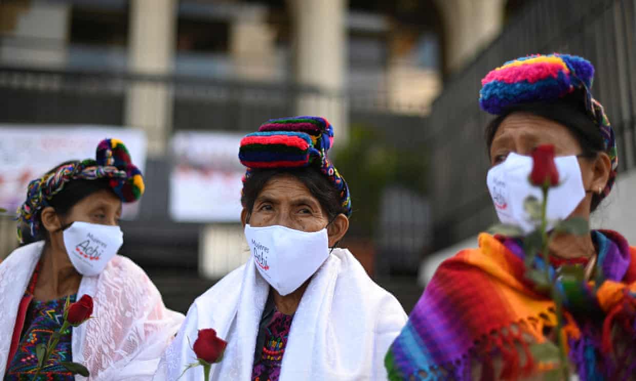 Victoria en los tribunales para las mujeres indígenas violadas durante la guerra civil de Guatemala