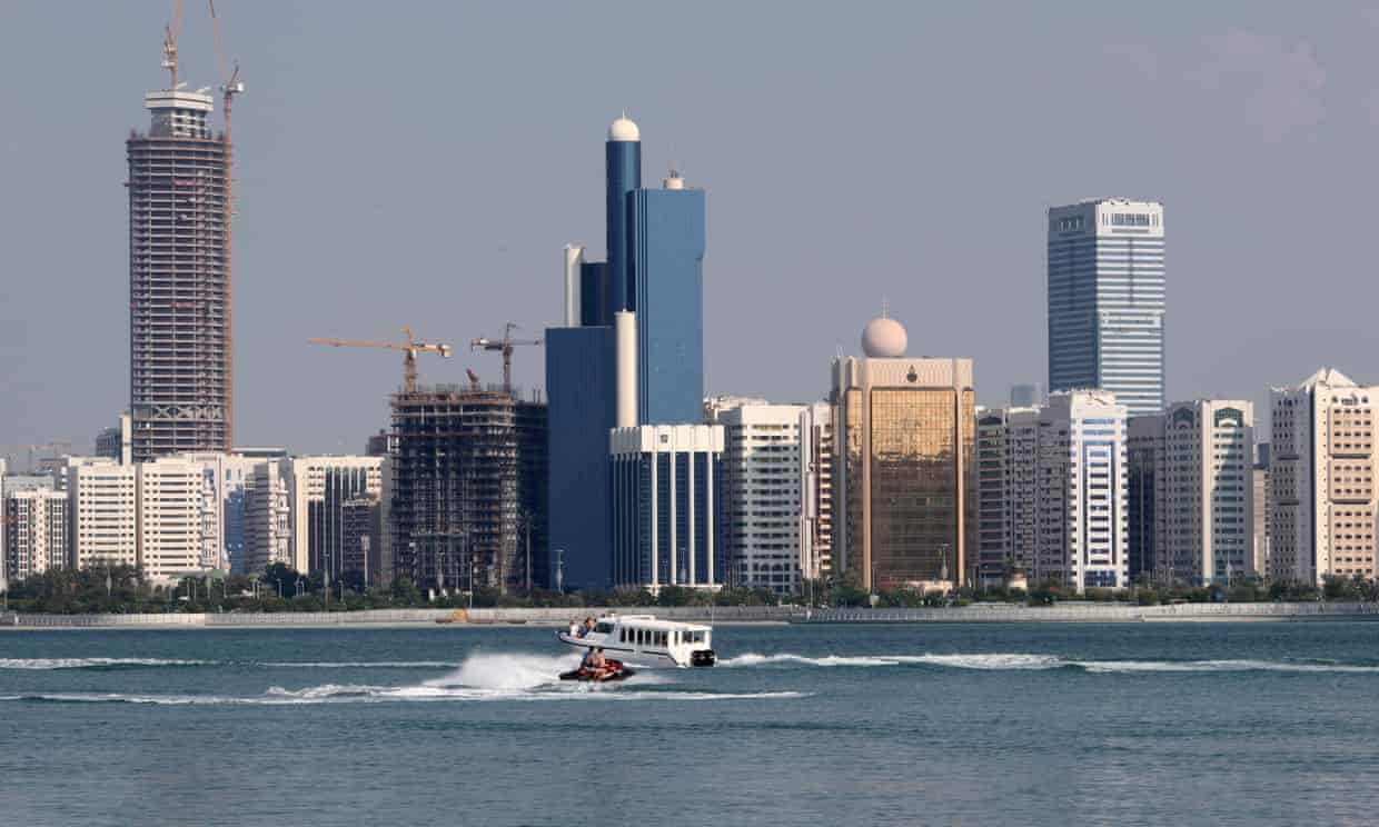 El presunto ataque con drones en Abu Dhabi mata a tres personas y aumenta la tensión