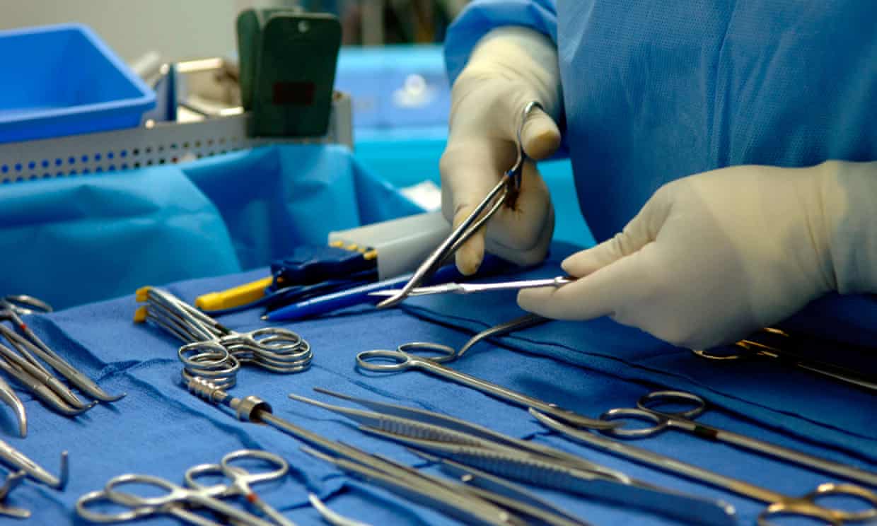 Las mujeres tienen un 32% más de probabilidades de morir después de una operación realizada por un cirujano, revela un estudio