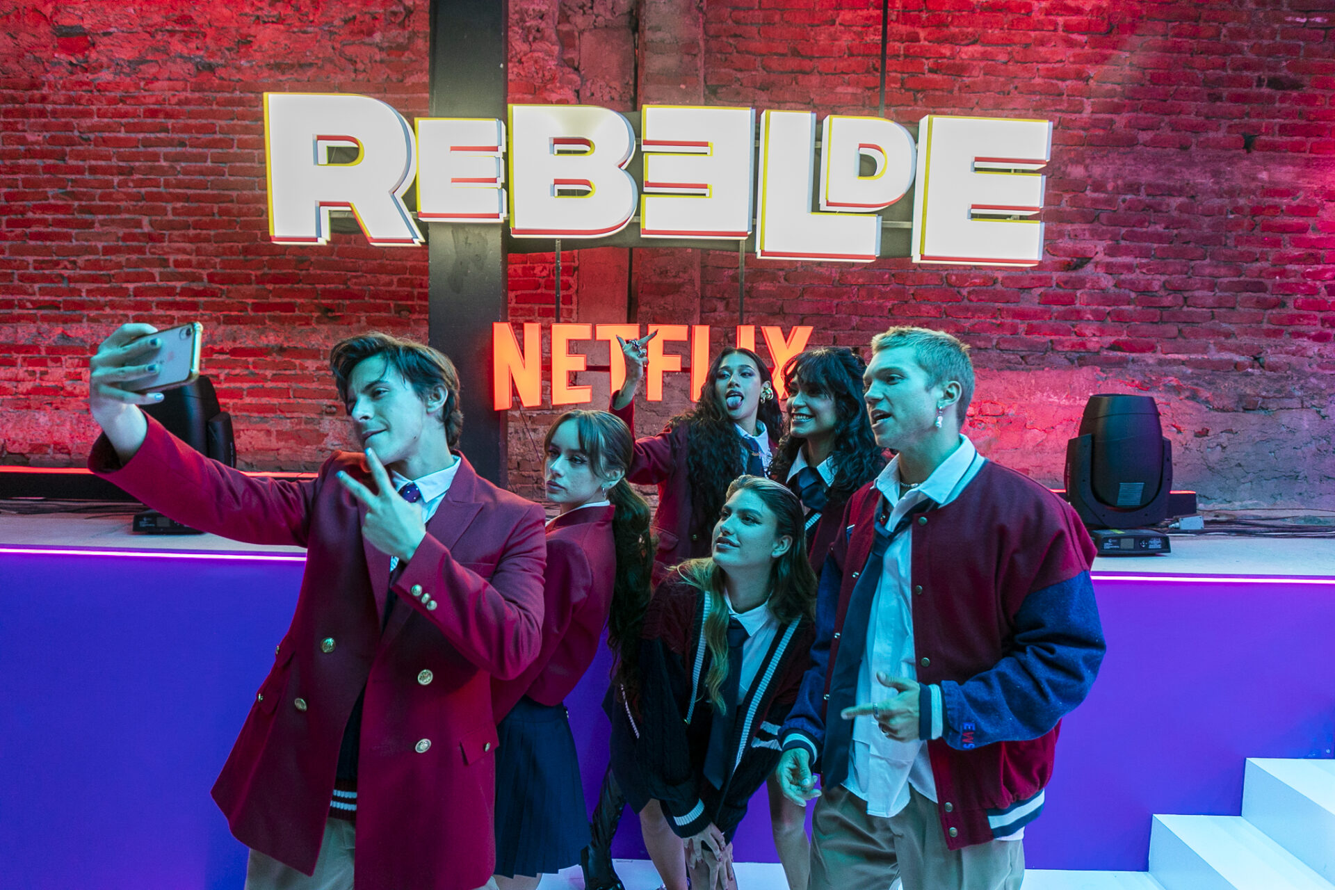 <i>Rebelde</i>, serie de Netflix, tendrá segunda temporada; Saak se integra al elenco