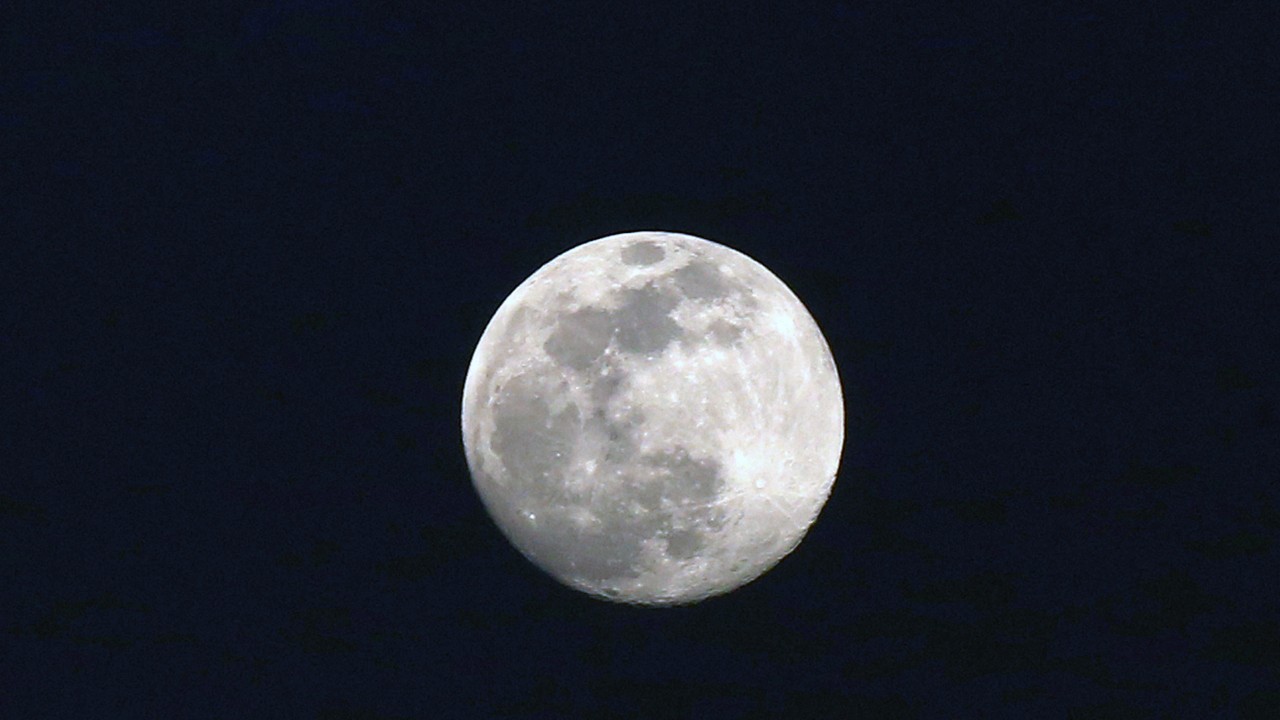 ¿Qué es y cuándo ver la ‘Luna de Lobo’, la primera luna llena del año?