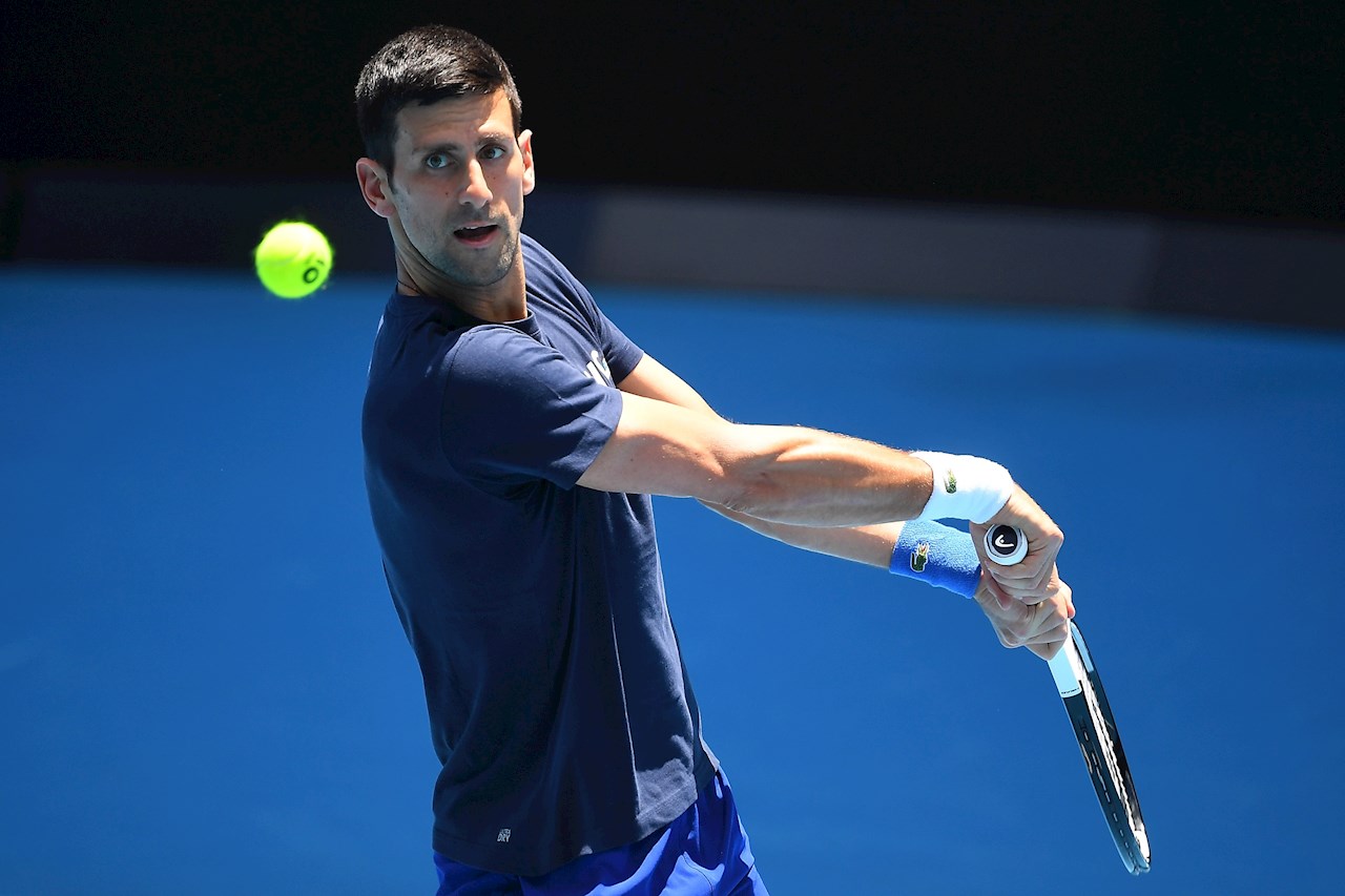 Aún no se define su deportación, pero Djokovic es incluido en el Abierto de Australia