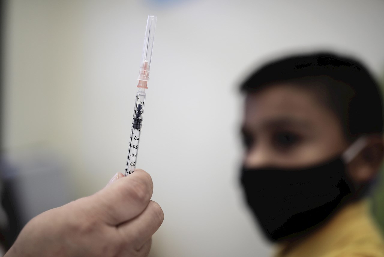 La autorización secreta de la vacuna para niños