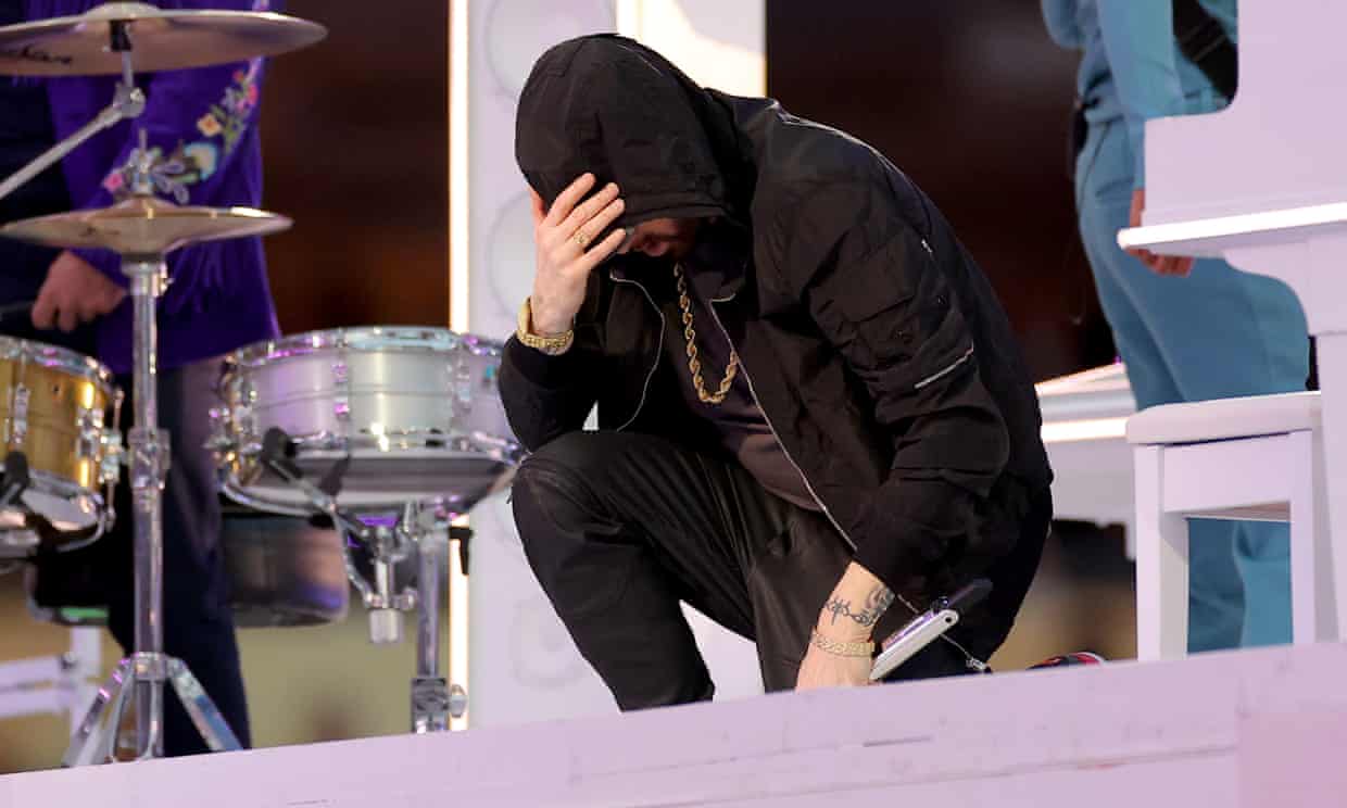 La NFL niega haber intentado impedir que Eminem se arrodillara en el espectáculo del medio tiempo del Super Bowl