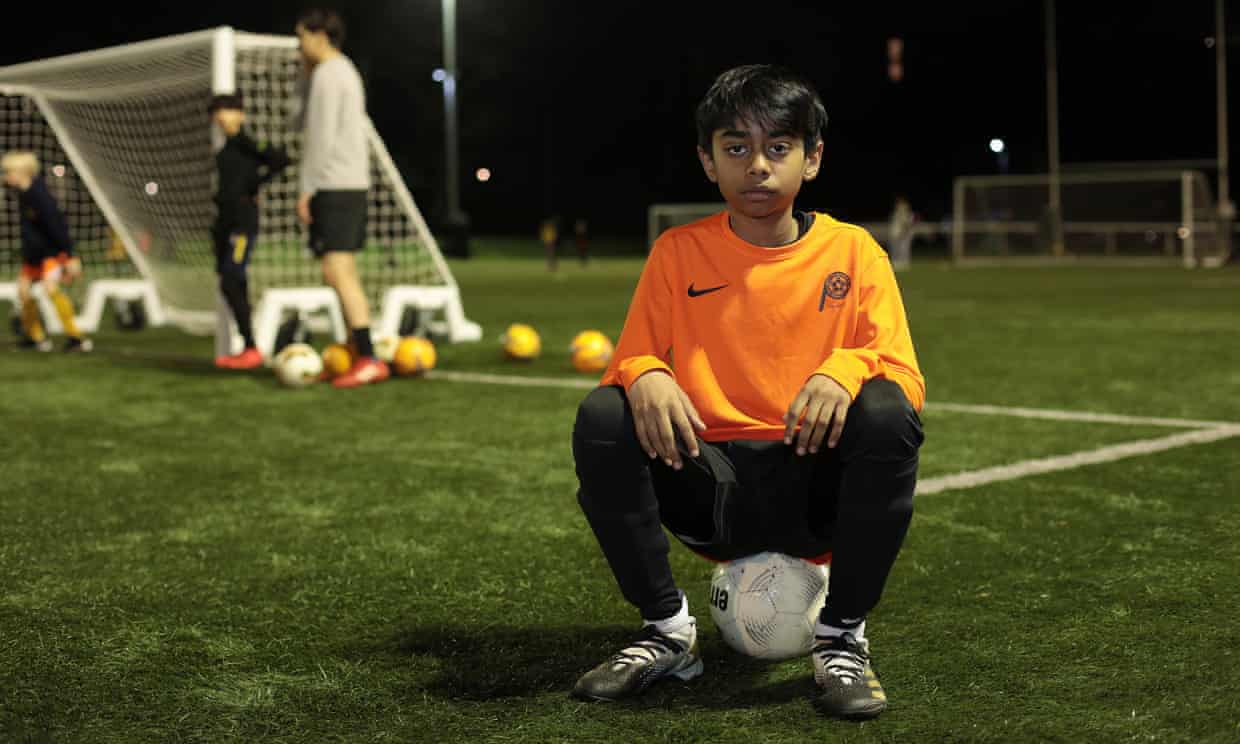 ‘Aislado y solo’: un niño de 12 años sufre violencia racial en un partido de futbol en Londres