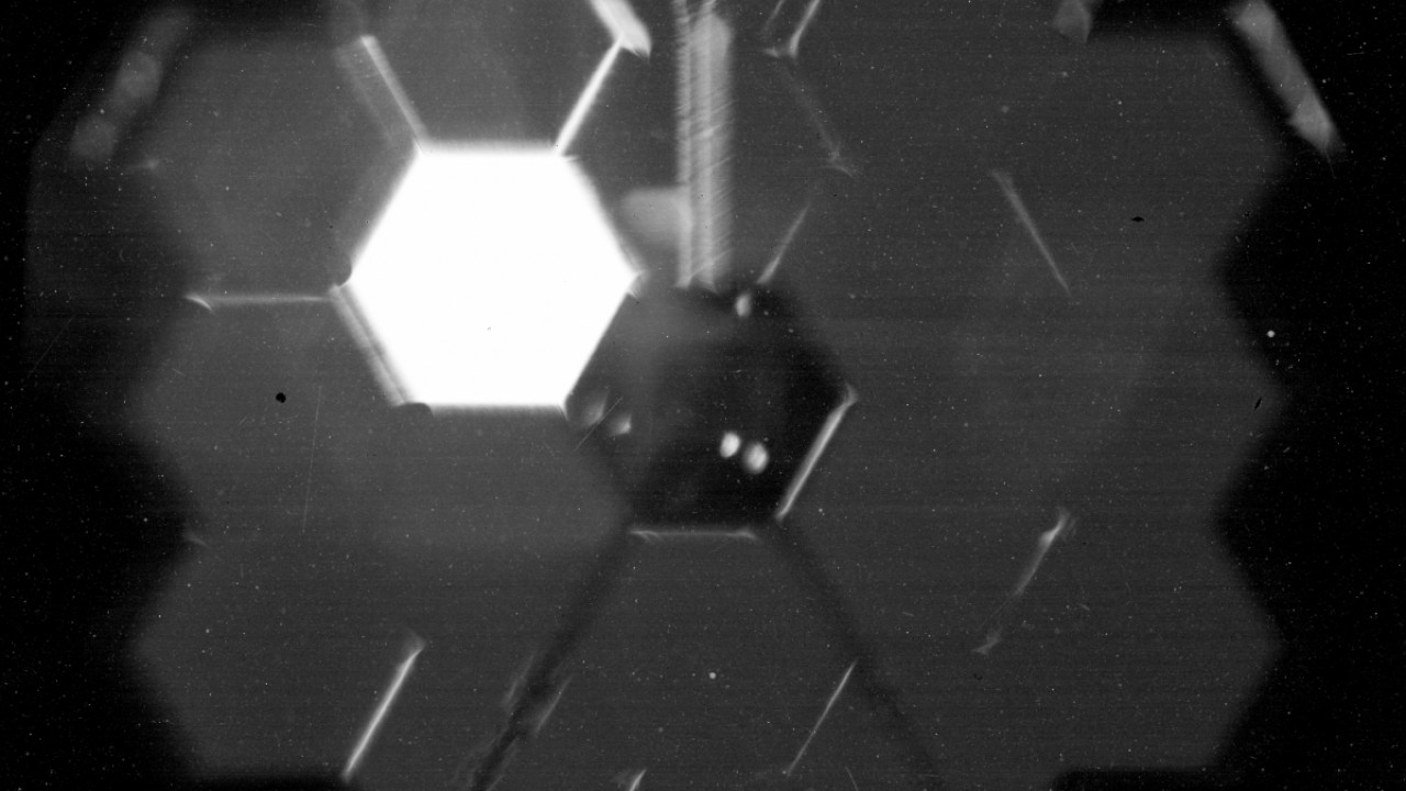 Telescopio James Webb obtiene sus primeras imágenes de una estrella