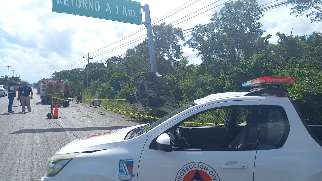 Accidente en carretera federal CancúnPlaya del Carmen choca
