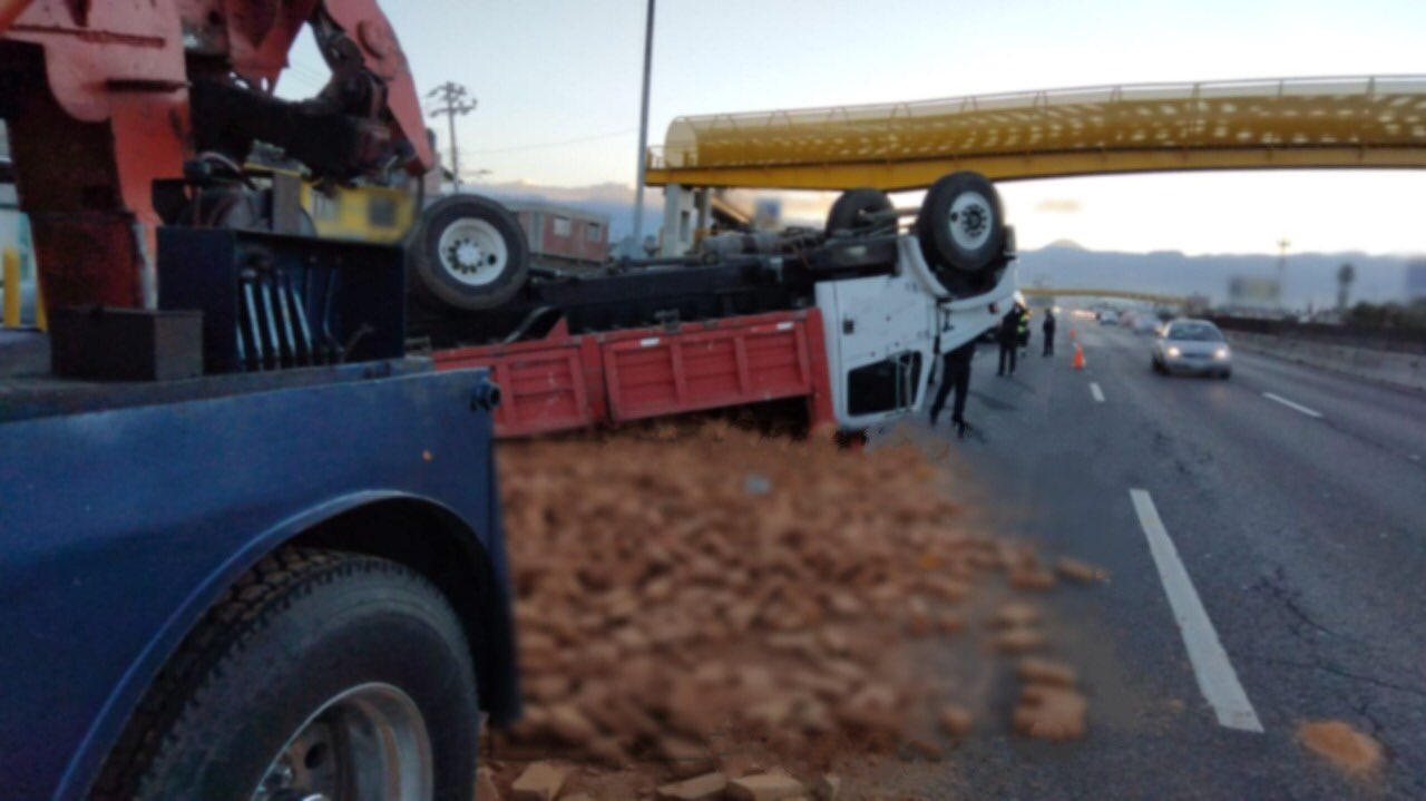 Accidentes generan caos vial en la autopista México-Puebla