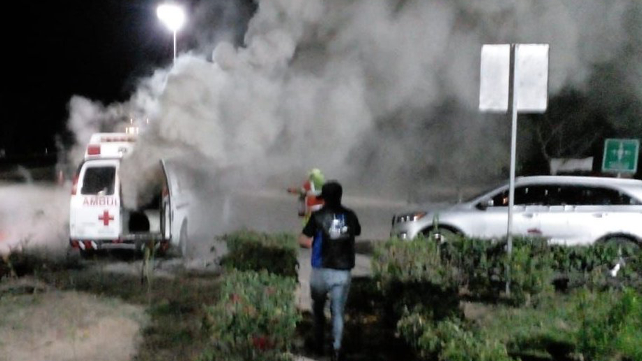 Un muerto y una ambulancia de la Cruz Roja incendiada tras balacera en Jiquipilas, Chiapas