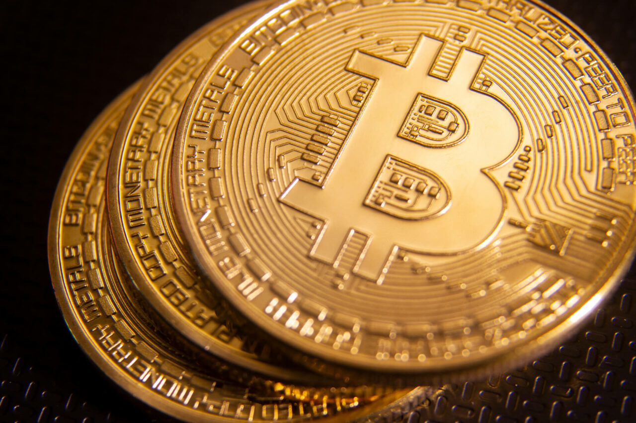 En medio de inestabilidad geopolítica, inversionistas ven al Bitcoin como activo de riesgo