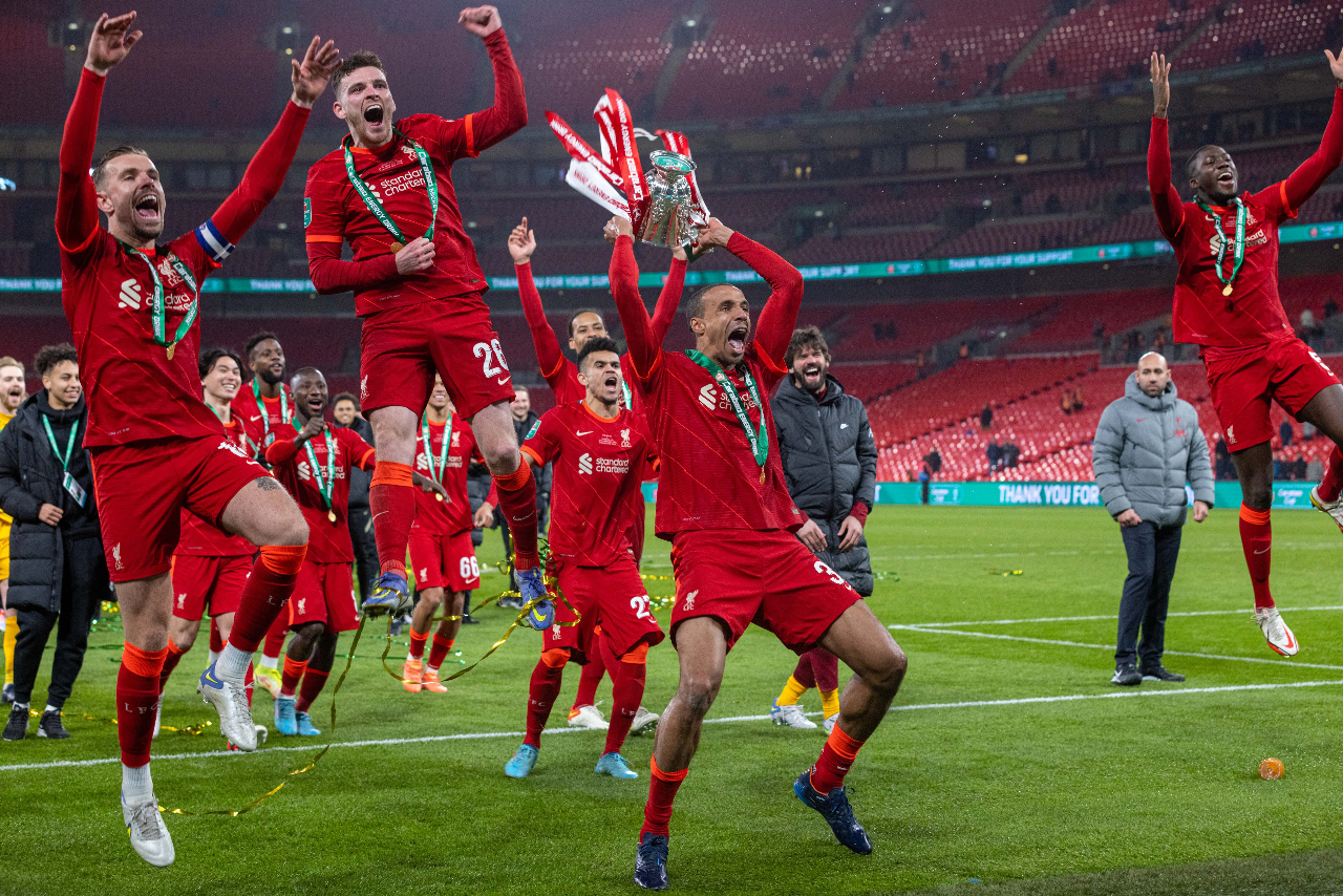 ¡Campeón! El Liverpool levanta su novena Copa de Liga
