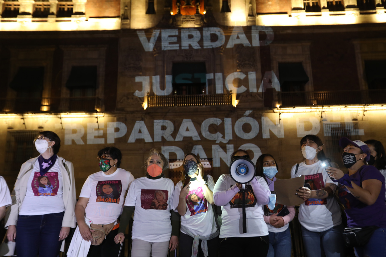 ‘Verdad y justicia’: sobrevivientes de ataques con ácido protestan en Palacio Nacional