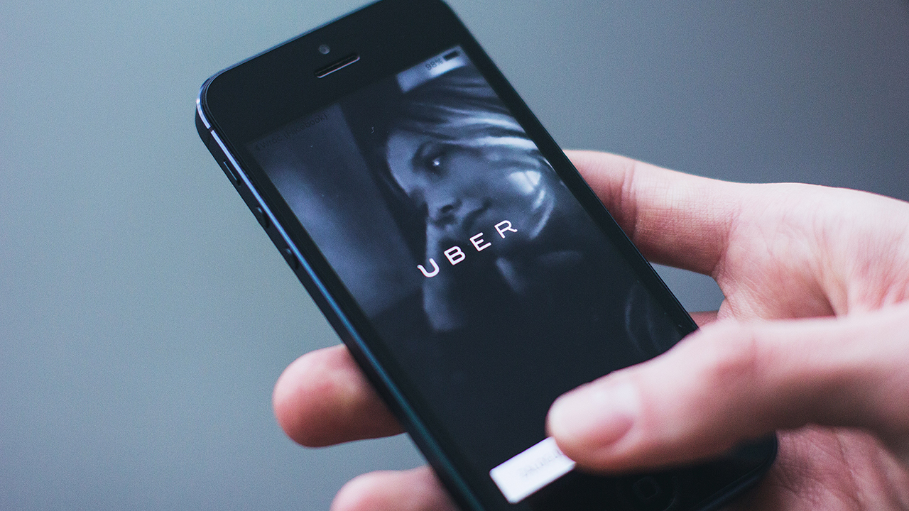 Uber elimina uso obligatorio de cubrebocas para conductores y pasajeros en EU